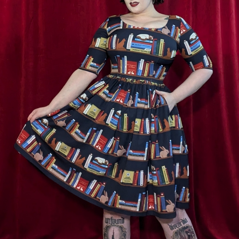 Collectif Vintage library bookshelf print 3/4 sleeve swing dress - S